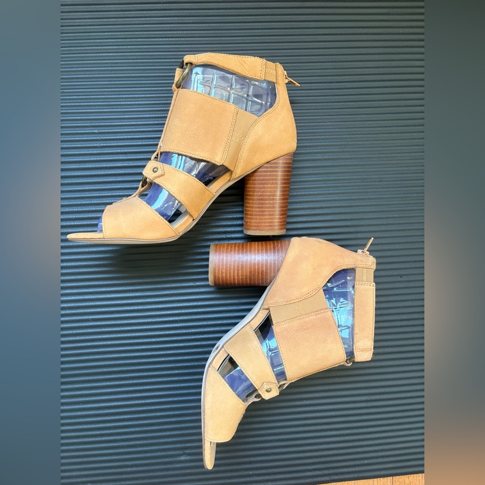 Sole Society Tan Open-Toe Block Heel Sandals